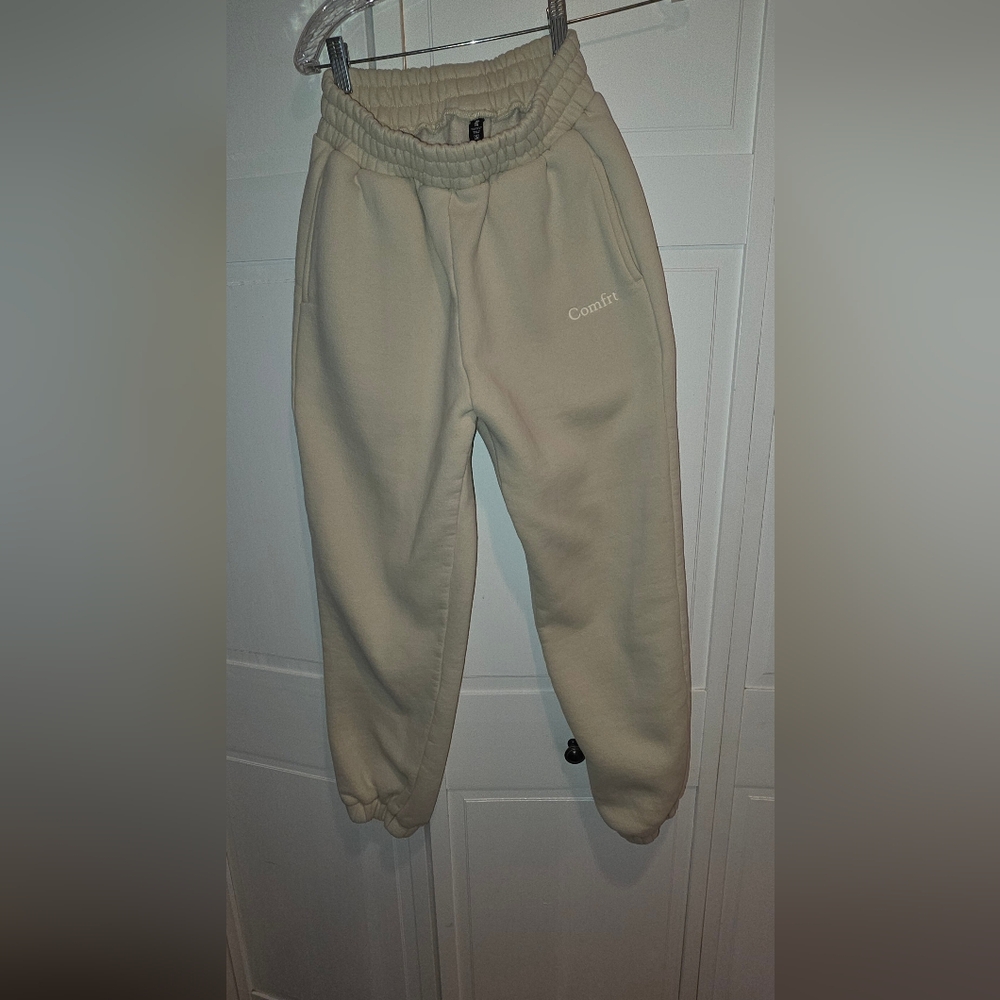 LIKE NEW COMFRT SIZE SMALL Comfie Cream Joggers for Women